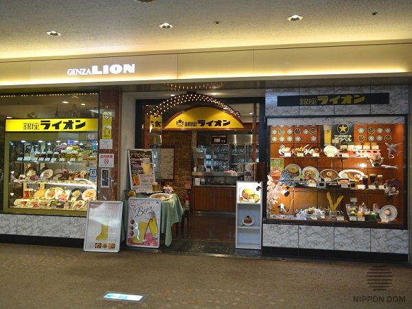«Ginza Lion» bar display window attracts tourists with a vast assortment of menu items in the international Tokyo airport Haneda.