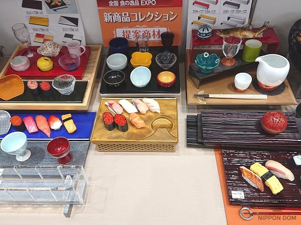 Food models decorate the expo stand and distinguish it from numerous competitors.