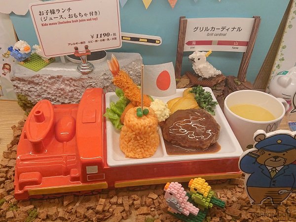Japanese children’s tableware is made from safe, durable materials suitable for everyday use.