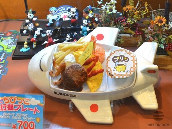 Toy-shaped children’s tableware turns mealtime into a fun and engaging activity.