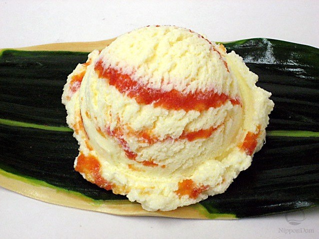 Ванильное мороженое с карамелью