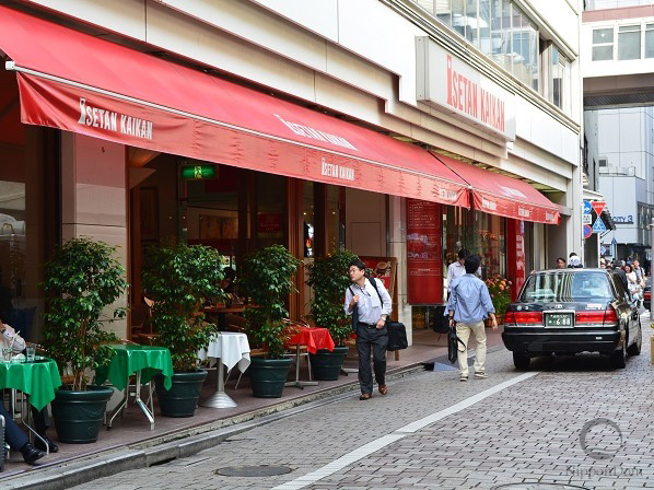 Red color in cafe design catches attention from the distance.