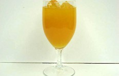 Муляж апельсинового сока в бокале