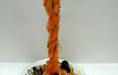 Муляж спагетти Пескаторе на вилке