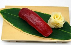 Муляж суши «маринованный тунец»
