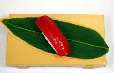 Муляж суши «красный тунец (1)»