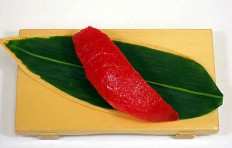 Муляж суши «красный тунец (10)»
