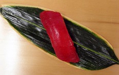 Муляж суши «красный тунец (14)»