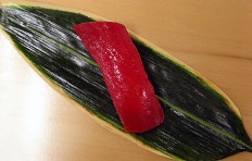 Муляж суши «красный тунец (15)»