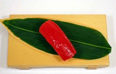 Муляж суши «красный тунец (3)»