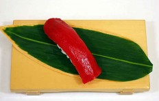 Муляж суши «красный тунец (6)»