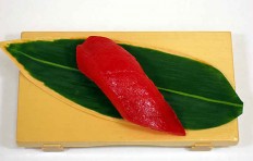 Муляж суши «красный тунец (9)»