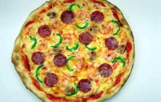 Муляж пиццы с салями и креветками (30см)