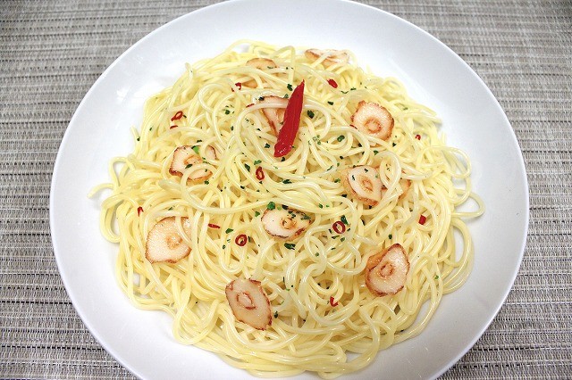 Муляж спагетти с перцем