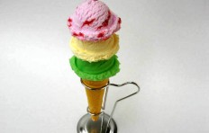 Муляж мороженого в конусе ассорти 4