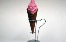 Муляж клубничного мороженого (маленькое)